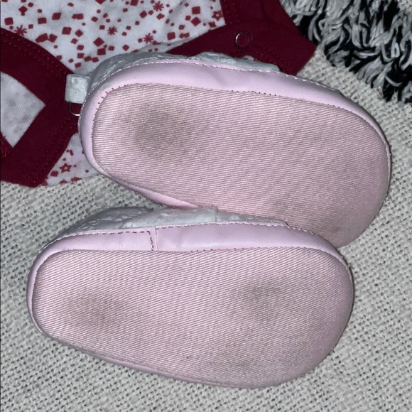 Three 3-6M Baby Shoes & Rompers Rivalry Threads Razorbacks Carters Wonder Nation - Picture 6 of 7